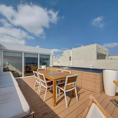 Luxury 3br Seafront Duplex With Pool, Jacuzzi & Views By 360 Estates