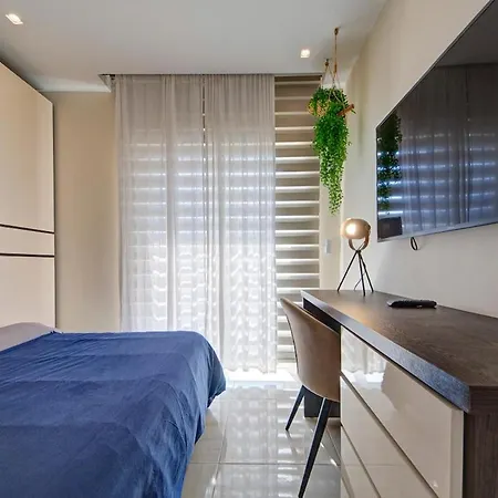 Apartment Luxury 3br Seafront Duplex With Pool, Jacuzzi & Views By 360 Estates Xghajra