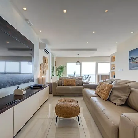 Luxury 3br Seafront Duplex With Pool, Jacuzzi & Views By 360 Estates