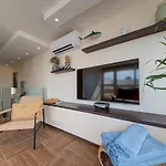 Luxury 3br Seafront Duplex With Pool, Jacuzzi & Views By 360 Estates