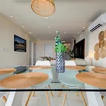 Luxury 3br Seafront Duplex With Pool, Jacuzzi & Views By 360 Estates *