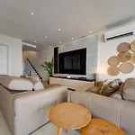Luxury 3br Seafront Duplex With Pool, Jacuzzi & Views By 360 Estates