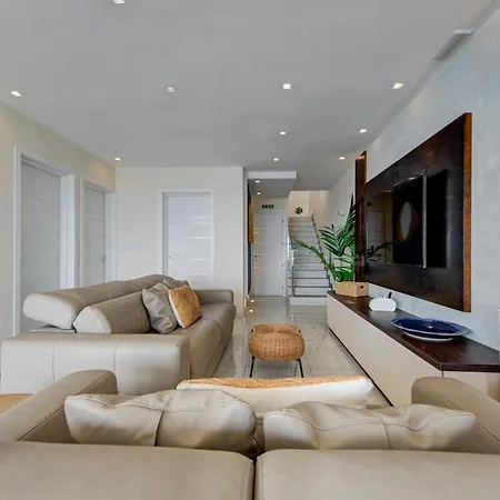 Luxury 3br Seafront Duplex With Pool, Jacuzzi & Views By 360 Estates