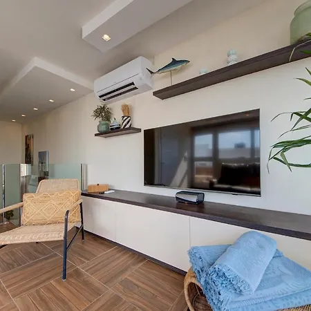 Luxury 3br Seafront Duplex With Pool, Jacuzzi & Views By 360 Estates