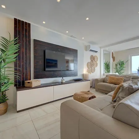 Luxury 3br Seafront Duplex With Pool, Jacuzzi & Views By 360 Estates Xghajra