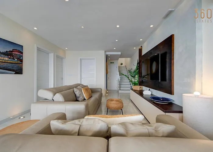 Luxury 3br Seafront Duplex With Pool, Jacuzzi & Views By 360 Estates