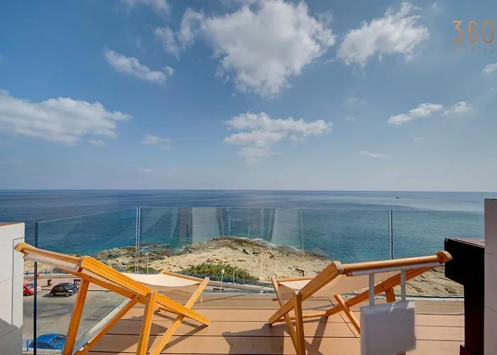 Luxury 3br Seafront Duplex With Pool, Jacuzzi & Views By 360 Estates * Xghajra