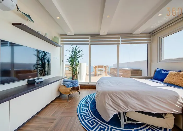 Luxury 3br Seafront Duplex With Pool, Jacuzzi & Views By 360 Estates * Xghajra