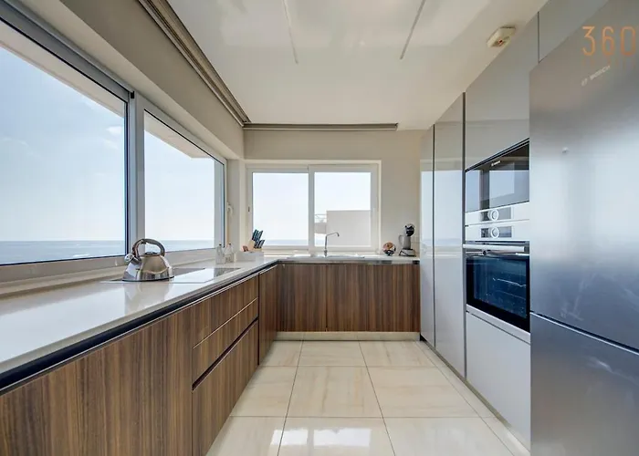 Luxury 3br Seafront Duplex With Pool, Jacuzzi & Views By 360 Estates Lägenhet *