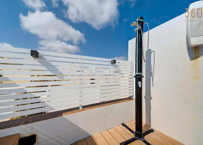 Luxury 3br Seafront Duplex With Pool, Jacuzzi & Views By 360 Estates