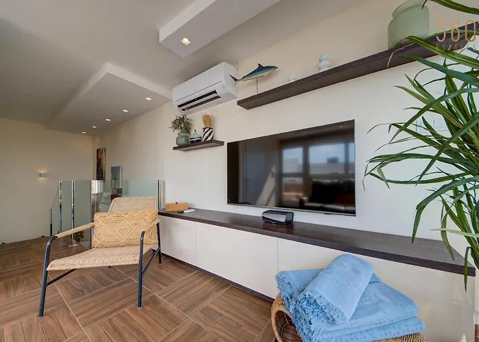 Luxury 3br Seafront Duplex With Pool, Jacuzzi & Views By 360 Estates