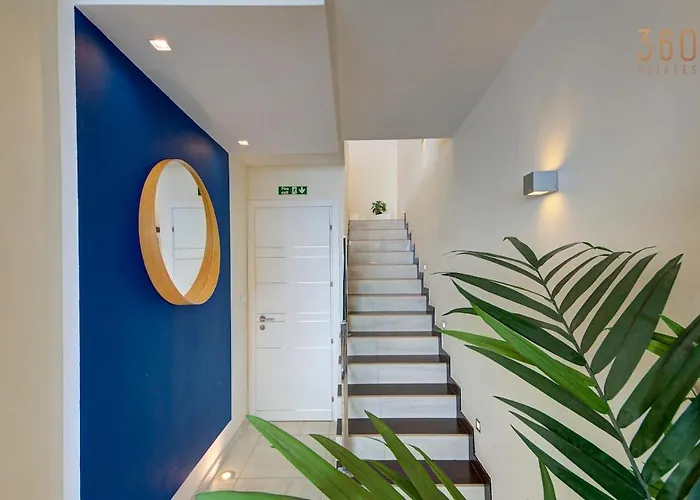 Luxury 3br Seafront Duplex With Pool, Jacuzzi & Views By 360 Estates