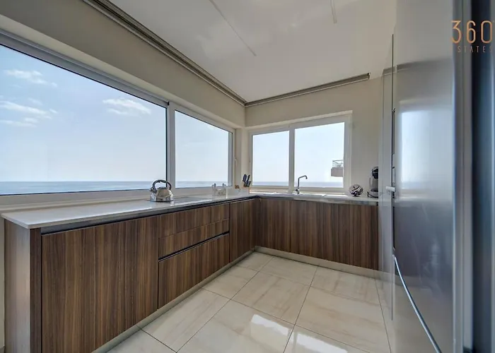 Luxury 3br Seafront Duplex With Pool, Jacuzzi & Views By 360 Estates Lägenhet *