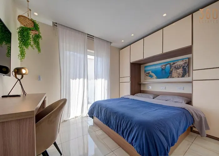 Luxury 3br Seafront Duplex With Pool, Jacuzzi & Views By 360 Estates Xghajra