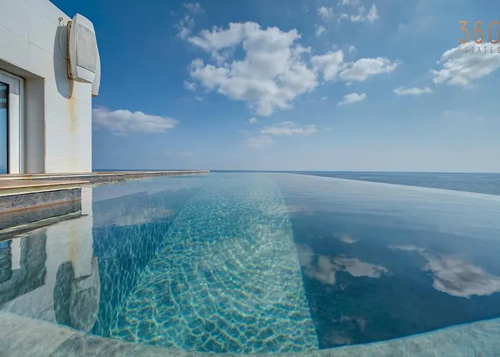 Appartamento Luxury 3br Seafront Duplex With Pool, Jacuzzi & Views By 360 Estates