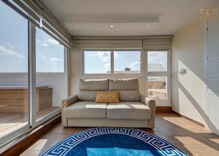 Luxury 3br Seafront Duplex With Pool, Jacuzzi & Views By 360 Estates * Xghajra