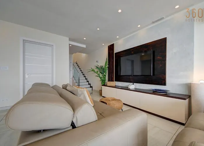 Luxury 3br Seafront Duplex With Pool, Jacuzzi & Views By 360 Estates * Xghajra