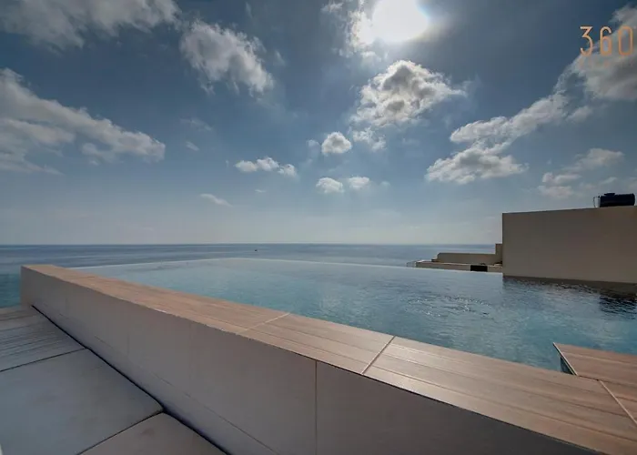 Luxury 3br Seafront Duplex With Pool, Jacuzzi & Views By 360 Estates * Xghajra