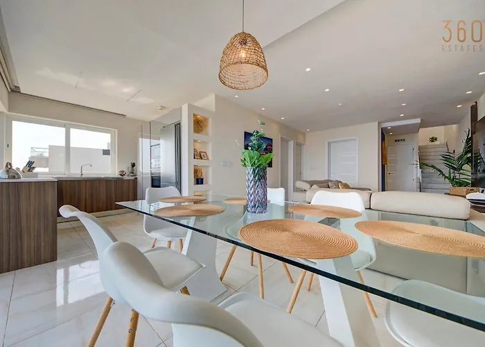 Lägenhet Luxury 3br Seafront Duplex With Pool, Jacuzzi & Views By 360 Estates Xghajra