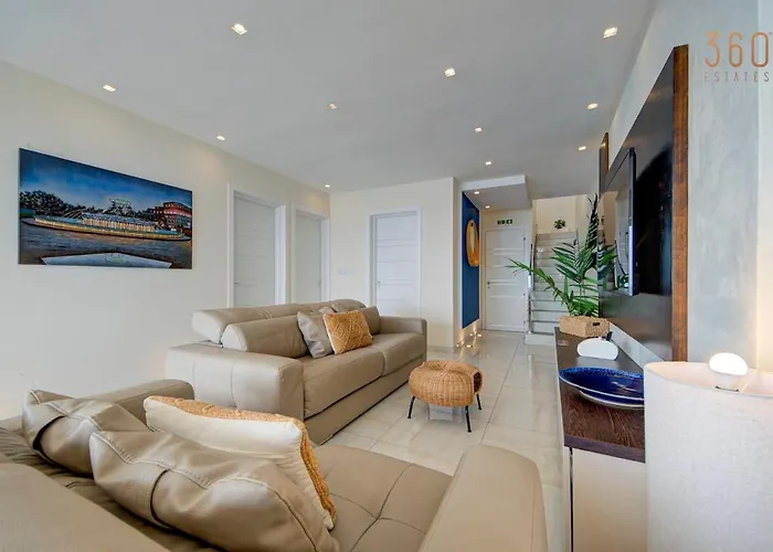 Luxury 3br Seafront Duplex With Pool, Jacuzzi & Views By 360 Estates * Xghajra