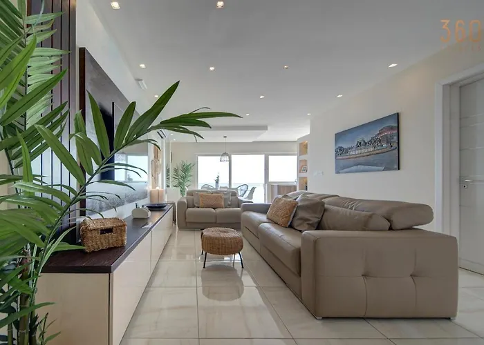 Luxury 3br Seafront Duplex With Pool, Jacuzzi & Views By 360 Estates Xghajra