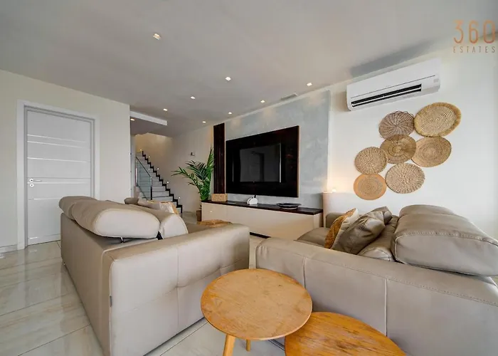 Luxury 3br Seafront Duplex With Pool, Jacuzzi & Views By 360 Estates