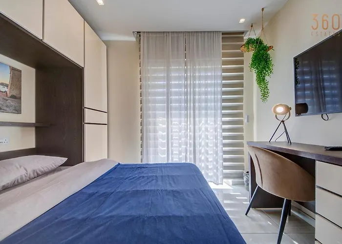 Luxury 3br Seafront Duplex With Pool, Jacuzzi & Views By 360 Estates