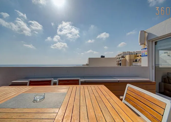 Luxury 3br Seafront Duplex With Pool, Jacuzzi & Views By 360 Estates Lägenhet